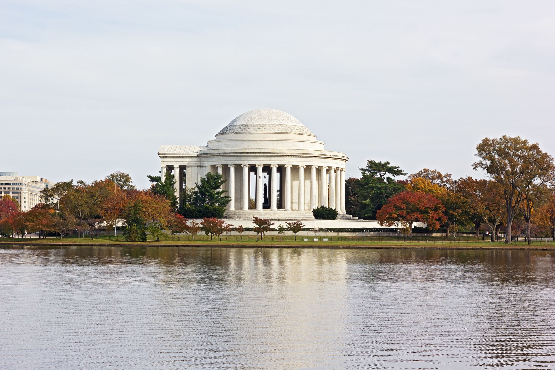 Tidal Basin and Jefferson Memorial in fall, Wasington DC.