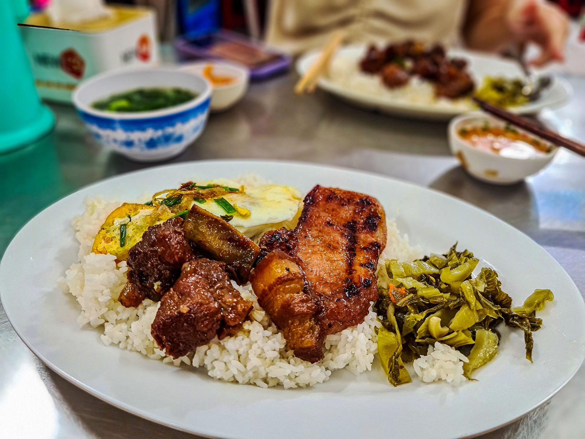 Living in Saigon as a Foreigner – How I Eat Well on $10 a Day
