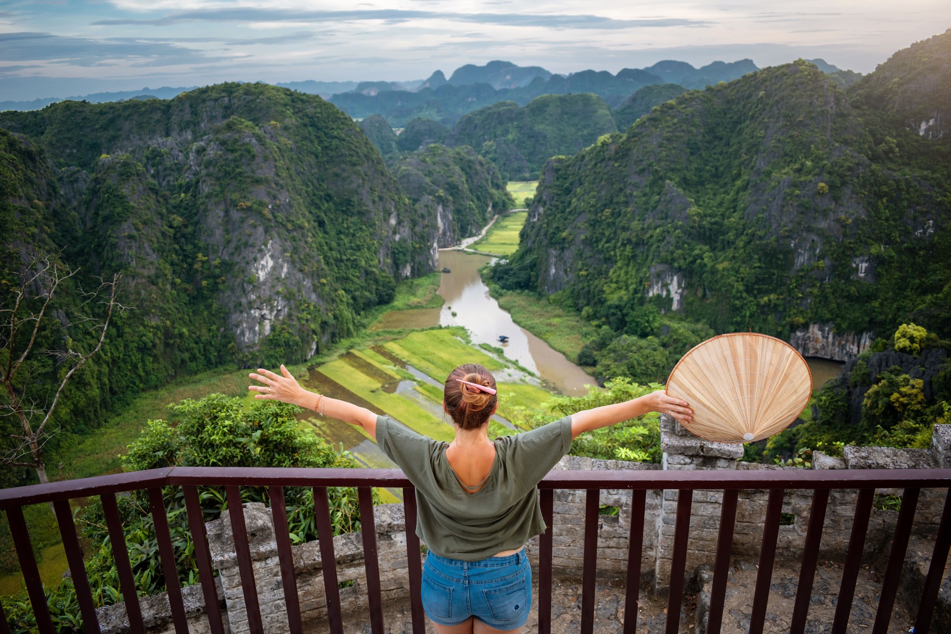 Why Americans Are Moving to Vietnam – A Quiet Escape from Burnout